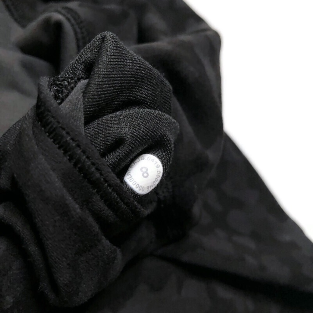 ✨SOLD✨ Lululemon Align 6” Formation Camo Deep Coal Multi /Black Shorts - Picture 3 of 5